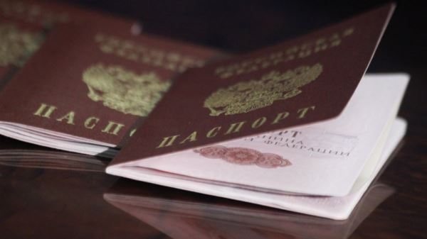 Россия облегчила получение гражданства бегущим из Украины соотечественникам