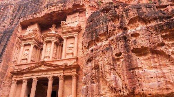 <br />
Иордания отменила 7-дневный карантин для туристов, платные тесты остались<br />

